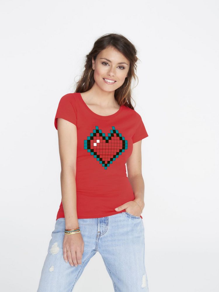 Футболка женская Pixel Heart, красная - купить оптом