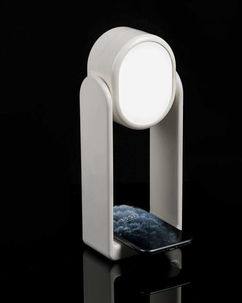 Настольная лампа с зеркалом и беспроводной зарядкой Tyro, белая - купить оптом