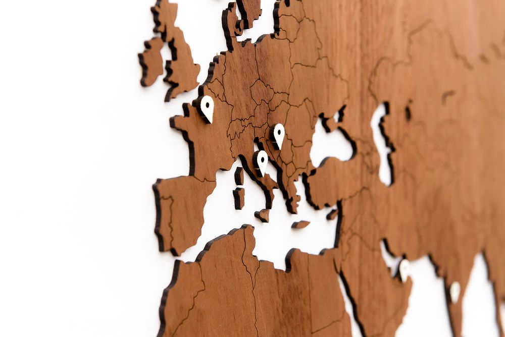 Деревянная карта мира World Map Wall Decoration Exclusive, красное дерево - купить оптом