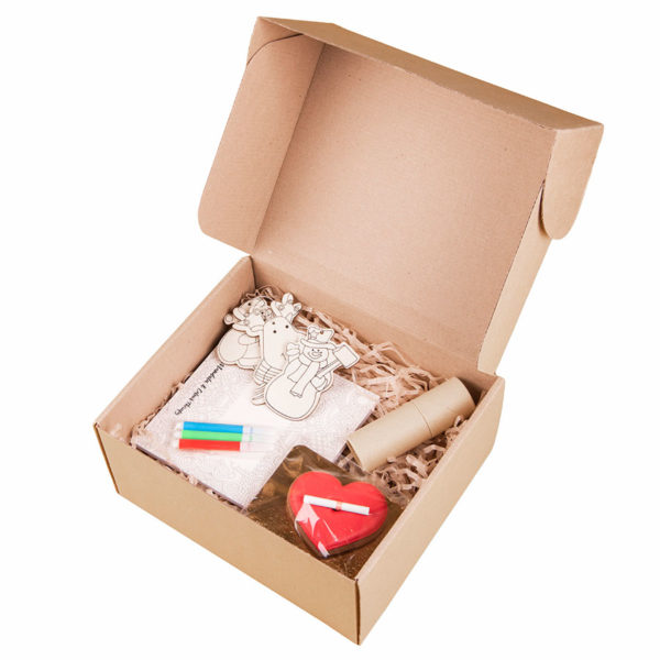 Подарочный набор KID`S ART: коробка, карандаши, раскраска,  игрушки, печенье c предсказанием - купить оптом