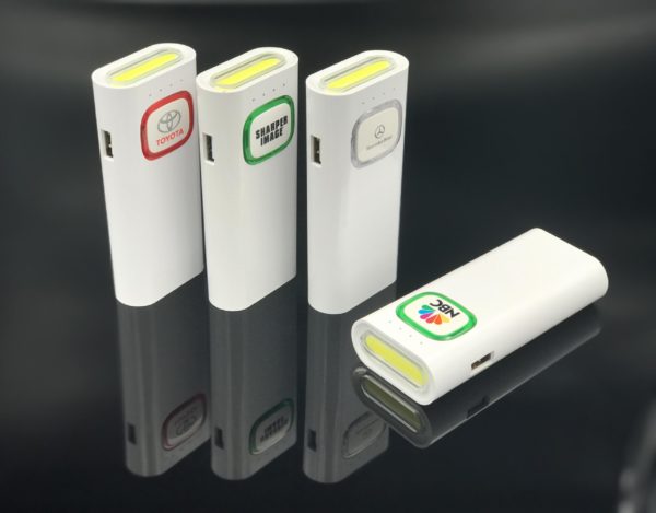Зарядное устройство с LED-фонариком и подсветкой логотипа, 4400 mAh, цвет белый с зеленым - купить оптом