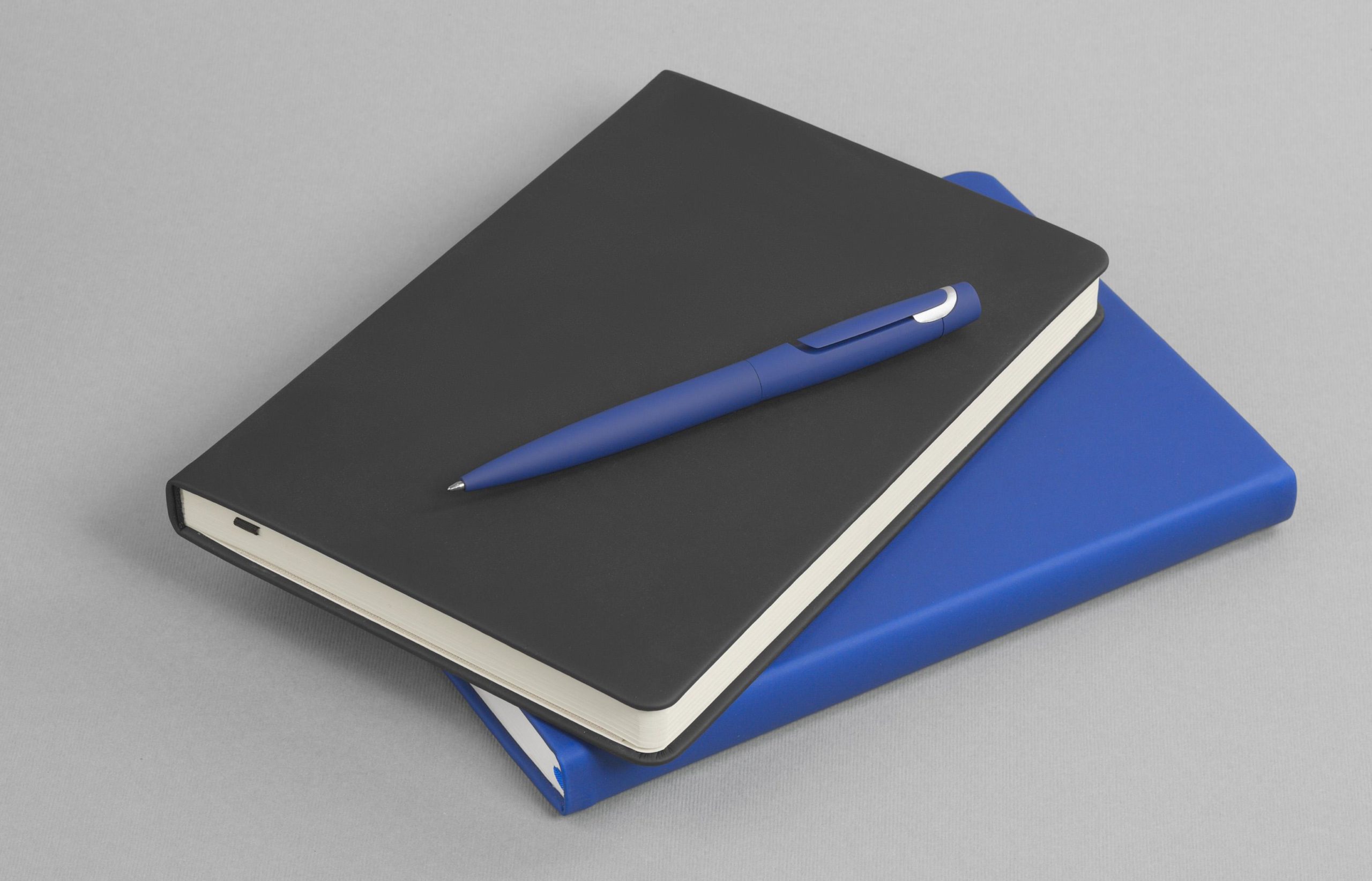 Ручка шариковая "Saturn" покрытие soft touch, цвет темно-синий с серебристым, фото 2
