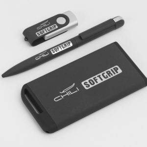 Набор ручка + флеш-карта 16Гб + зарядное устройство 4000 mAh в футляре, softgrip, цвет черный - купить оптом