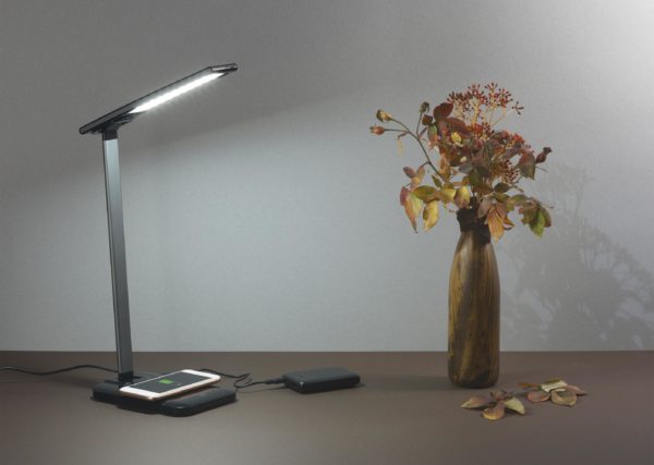 Лампа с беспроводным зарядным устройством "High Light", цвет черный - купить оптом