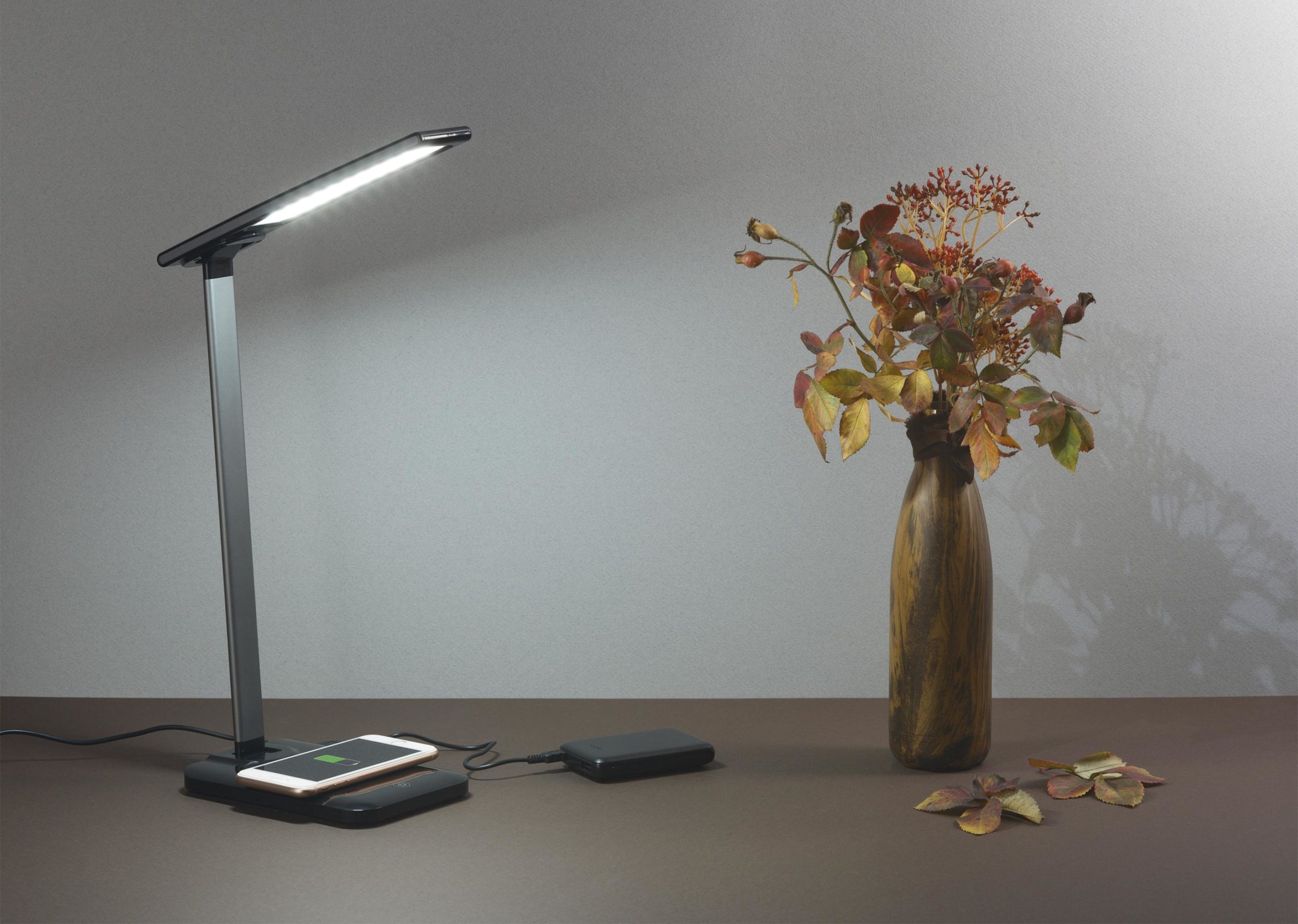 Лампа с беспроводным зарядным устройством "High Light", цвет черный, фото 1