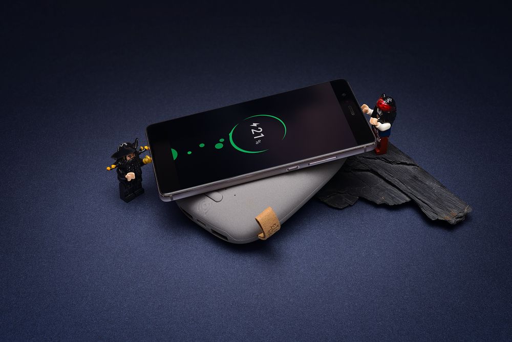 Аккумулятор с беспроводной зарядкой Pebble Wireless 9000 мАч, серо-синий - купить оптом